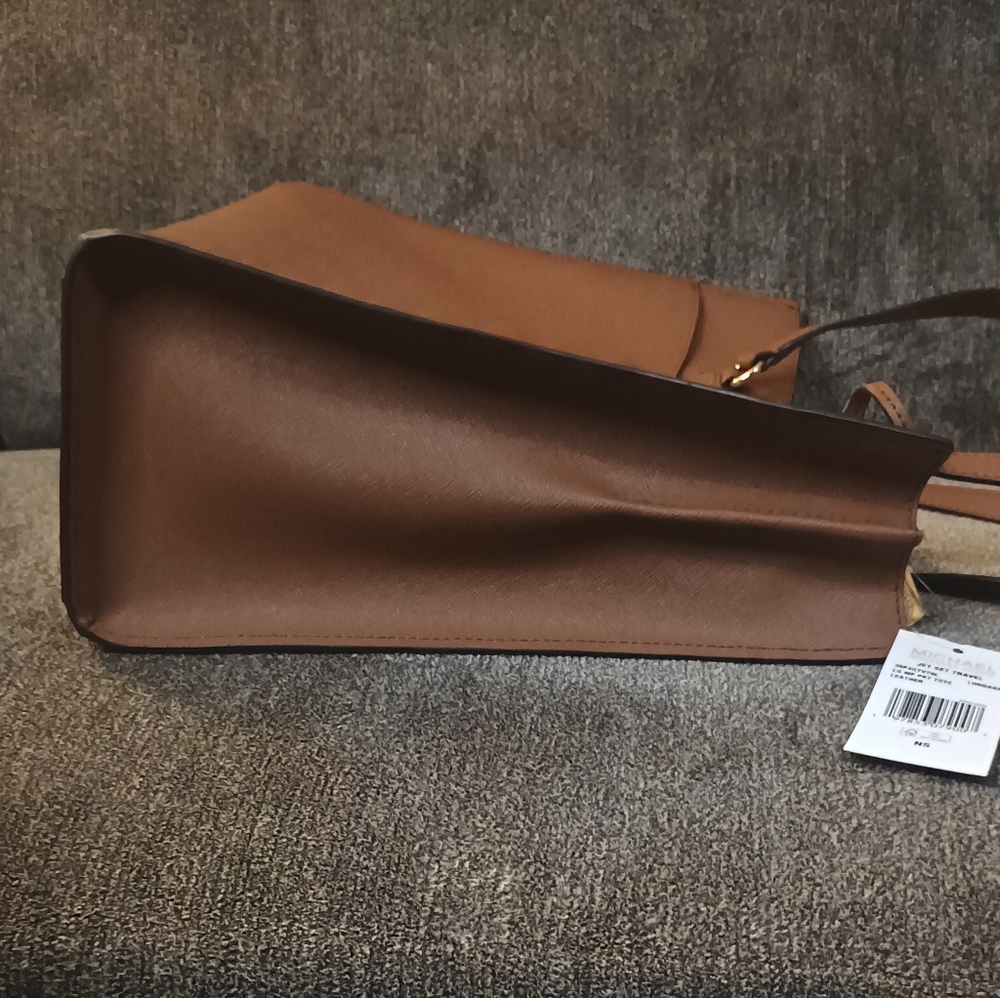 Micheal Kors Saffiano Leather Jet Set Travel tote- Authenticated Brand New - Picture 7 of 17